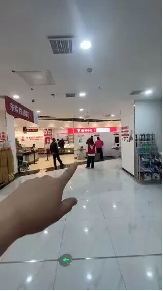 曝美团人员在京东折扣超市偷装摄像采集设备,窃取商业信息被警方带走